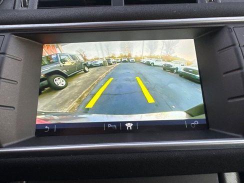 Used 2018 Land Rover Range Rover Evoque SE Premium image 26