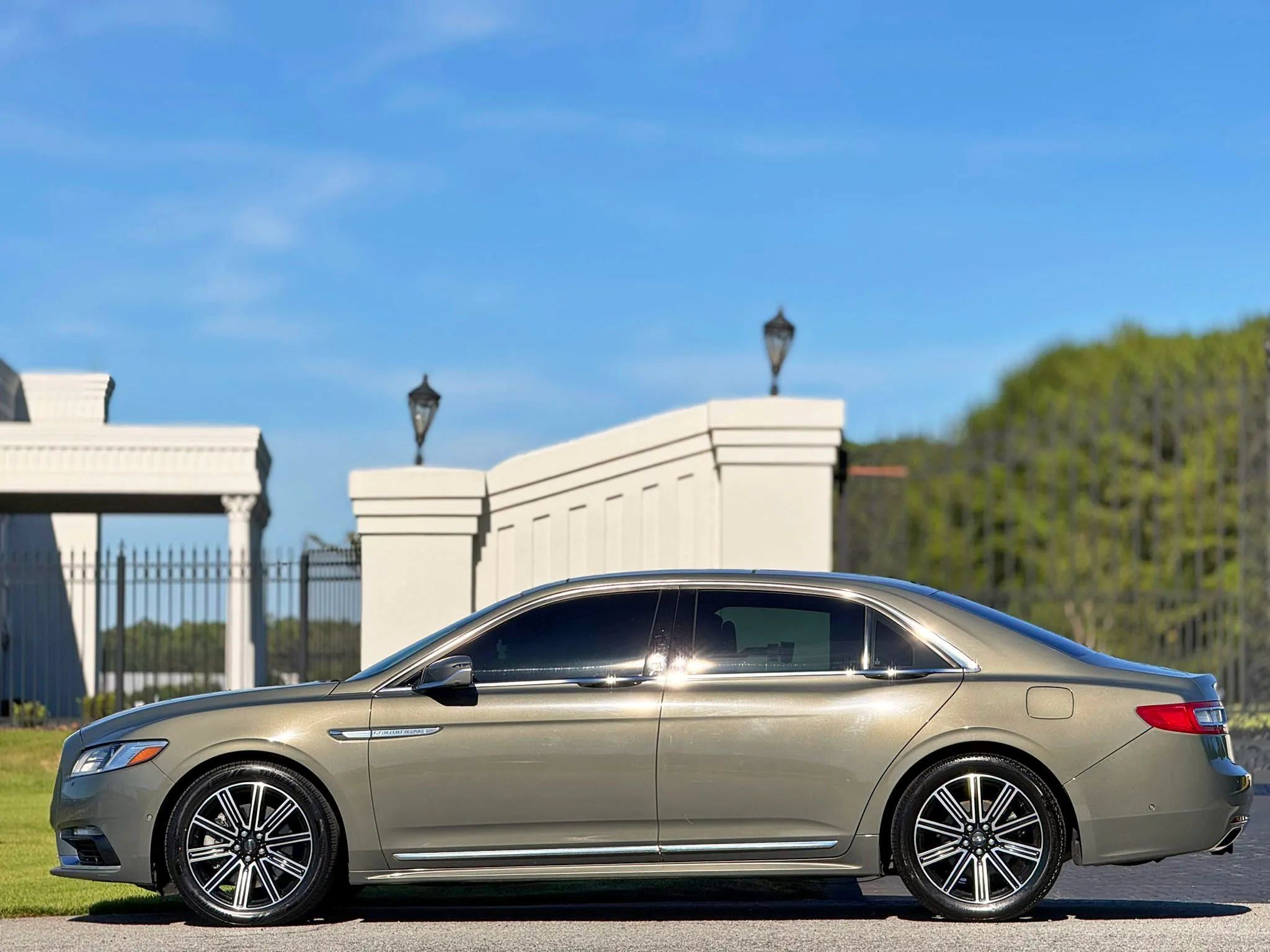 Used 2017 Lincoln Continental Reserve w/ Technology Package FWD image 7