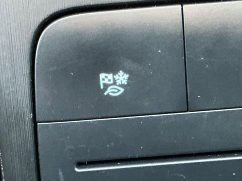 Used 2022 Ford Escape SE image 32