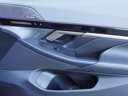 Certified 2024 BMW 530i 530i w/ Executive Package image 32