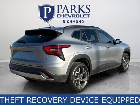 Certified 2025 Chevrolet Trax LT w/ Driver Confidence Package image 8