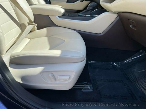 Used 2022 Toyota Highlander XLE image 23