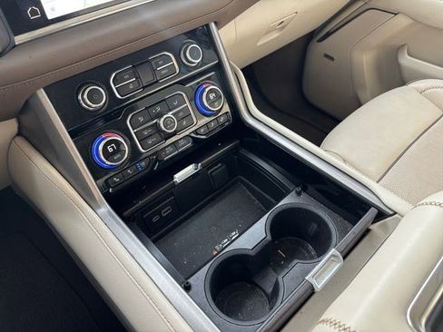 Used 2024 GMC Yukon Denali w/ Advanced Technology Package AWD/4WD image 29