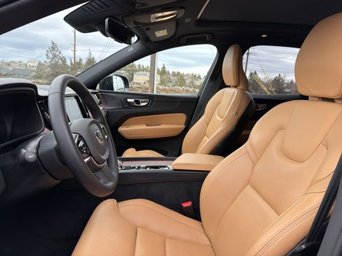 Used 2023 Volvo XC60 T8 Ultimate w/ Climate Package image 11