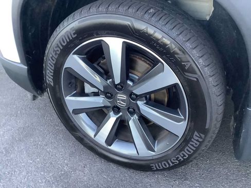 Used 2025 Honda Pilot Touring image 7