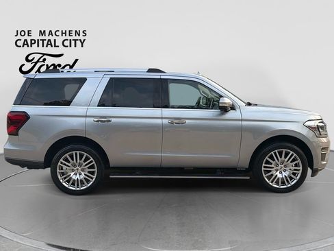 Used 2024 Ford Expedition Limited AWD/4WD image 3
