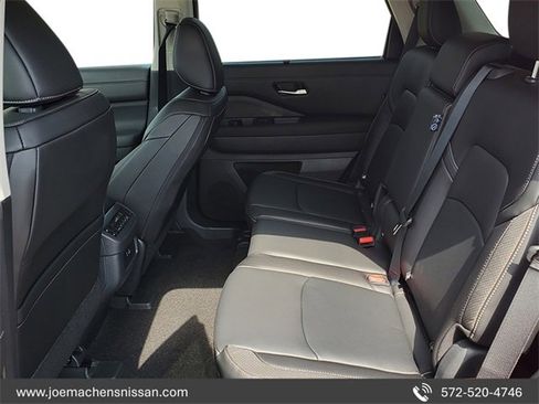 New 2025 Nissan Pathfinder SL image 13
