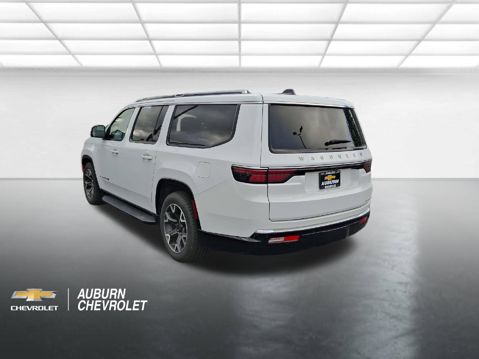 Used 2024 Jeep Wagoneer L Series III AWD/4WD image 5