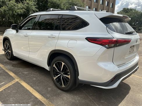 Used 2022 Toyota Highlander XSE FWD image 5