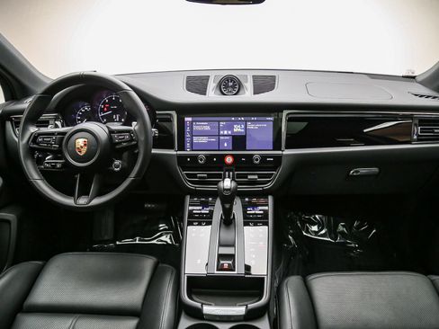 Certified 2026 Porsche Macan AWD/4WD image 16