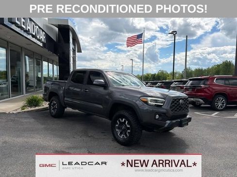 Used 2023 Toyota Tacoma TRD Off-Road w/ Black Out Package (TMS) AWD/4WD image 7