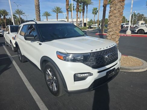 Used 2021 Ford Explorer XLT w/ Equipment Group 202A image 2