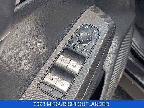 Used 2023 Mitsubishi Outlander SE AWD/4WD image 12