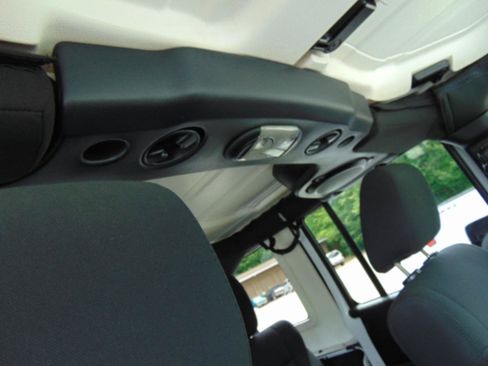 Used 2012 Jeep Wrangler Unlimited Sahara w/ Connectivity Group AWD/4WD image 12