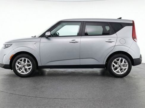 Used 2025 Kia Soul LX w/ LX Technology Package image 5