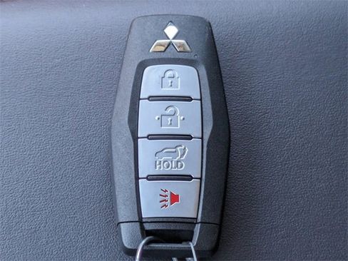 New 2025 Mitsubishi Outlander SE image 34