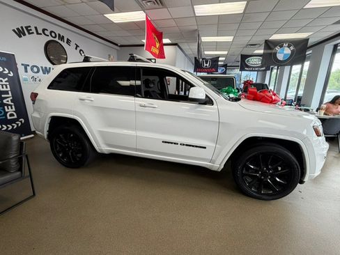 Used 2021 Jeep Grand Cherokee Laredo X AWD/4WD image 15