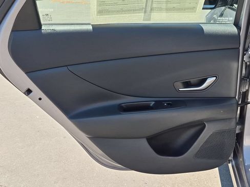 Used 2025 Hyundai Elantra SEL FWD image 27