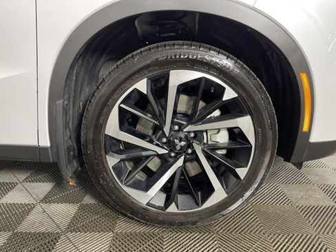 Used 2025 Mitsubishi Outlander SE image 8