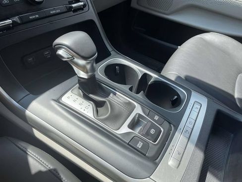 Used 2023 Kia Carnival LX FWD image 32