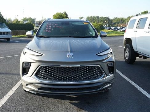 Used 2024 Buick Encore GX Avenir FWD image 2
