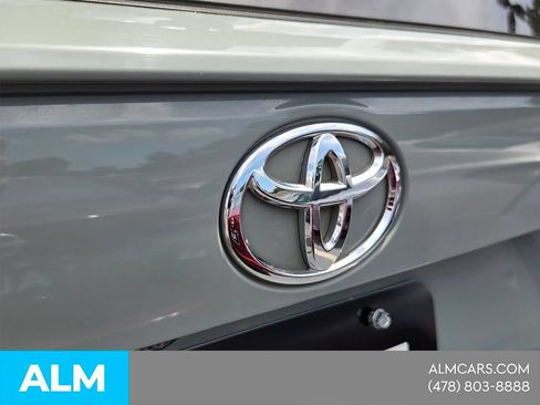 Used 2019 Toyota RAV4 XLE w/ Convenience Package FWD image 10