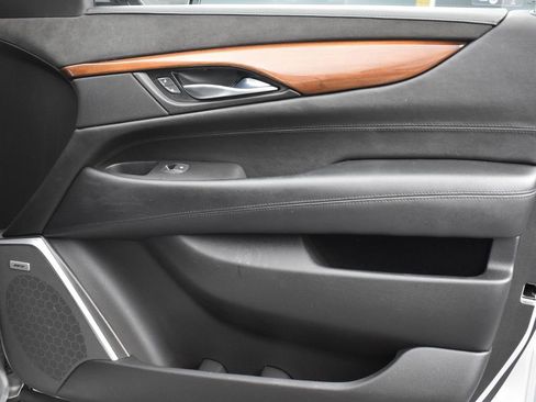 Used 2016 Cadillac Escalade Luxury image 33