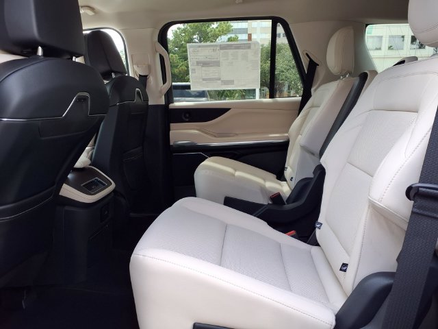 New 2027 Lincoln Navigator Premiere RWD image 8