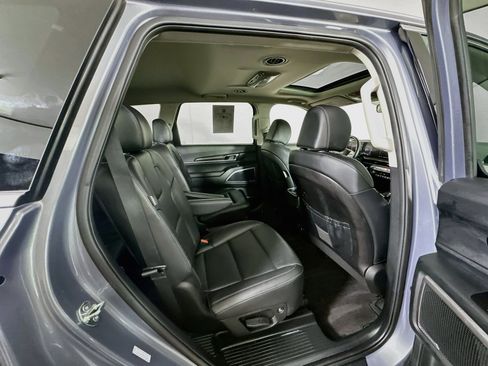 Used 2025 Kia Telluride S FWD image 32