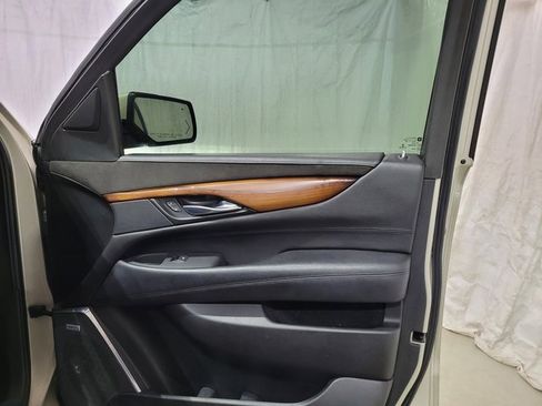Used 2015 Cadillac Escalade Premium image 61