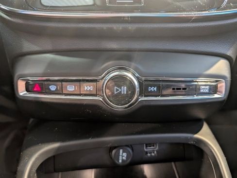 Used 2020 Volvo XC40 T5 Inscription image 21