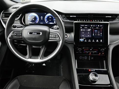 Used 2023 Jeep Grand Cherokee L Altitude image 5