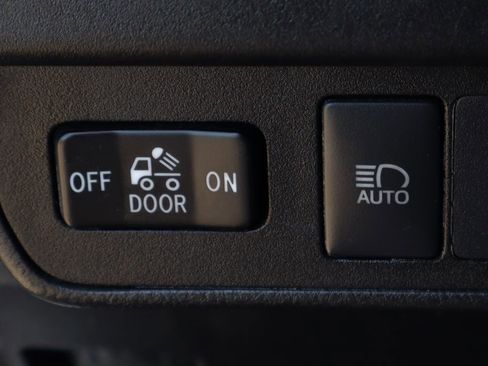 Used 2020 Toyota Tacoma SR5 image 21