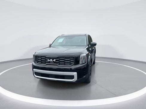Used 2025 Kia Telluride S FWD image 3