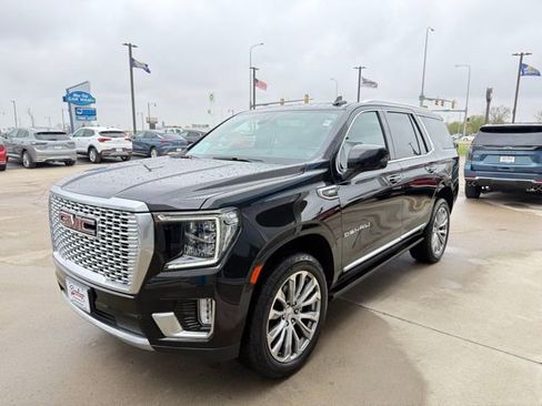 Used 2021 GMC Yukon Denali w/ Denali Premium Package image 32
