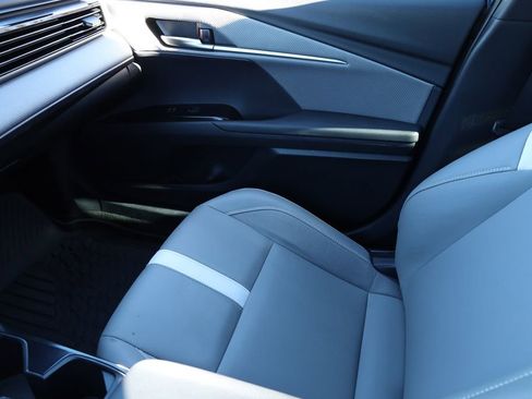 Used 2025 Toyota Camry SE image 10