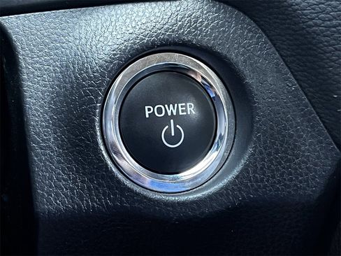 Used 2024 Toyota RAV4 SE image 19