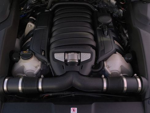 Used 2014 Porsche Cayenne GTS image 10