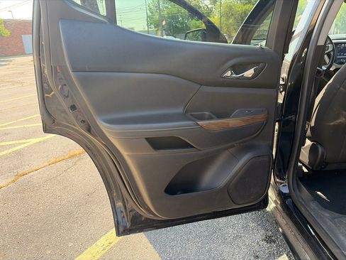 Used 2018 GMC Acadia SLE w/ LPO, Floor Liner Package FWD image 21