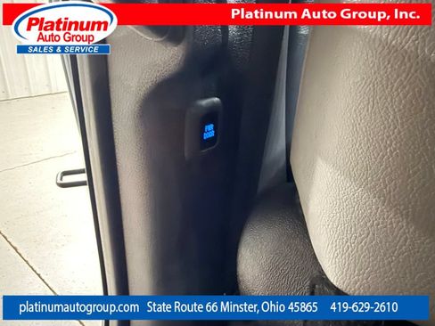 Used 2023 Toyota Sienna XLE AWD/4WD image 32