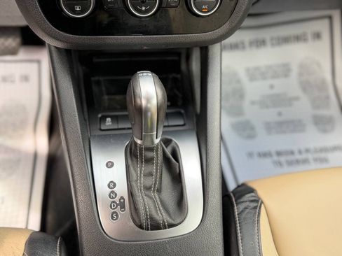 Used 2015 Volkswagen Eos Final Edition FWD image 13