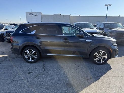 Used 2023 Kia Sorento SX Prestige image 2