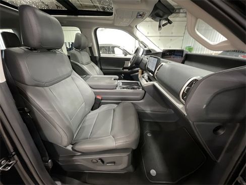 New 2025 Ford Expedition Active image 31