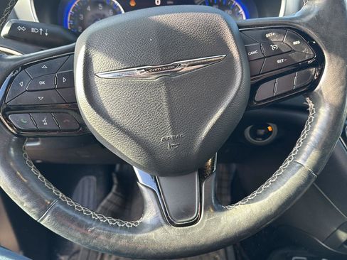 Used 2019 Chrysler Pacifica Touring-L Plus image 14