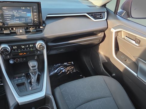 Used 2022 Toyota RAV4 XLE FWD image 14