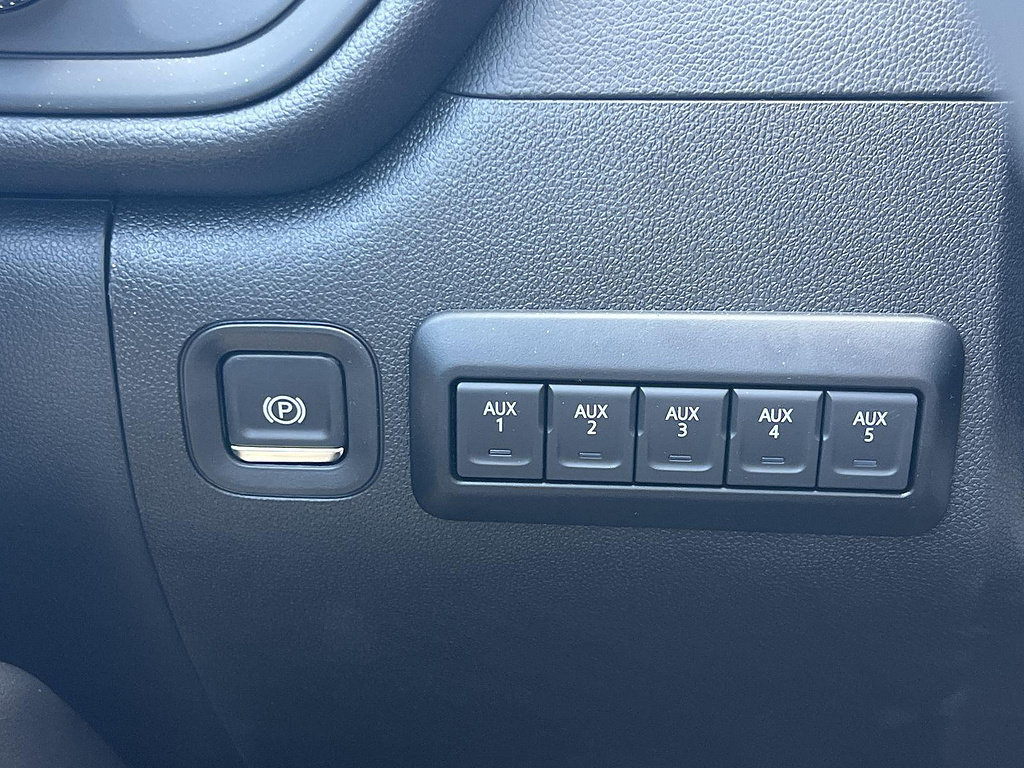 New 2026 GMC Sierra 3500 Pro AWD/4WD image 18