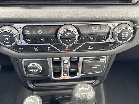 Certified 2025 Jeep Wrangler Sahara image 7