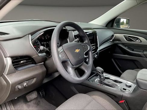 Used 2021 Chevrolet Traverse LS FWD image 11