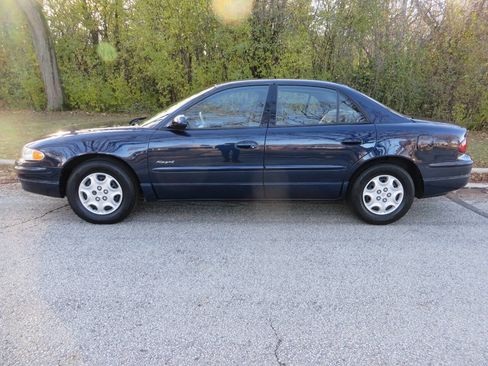 Used 2001 Buick Regal LS w/ Premium Pkg image 2
