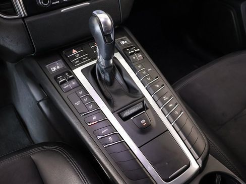 Used 2018 Porsche Macan Base image 8